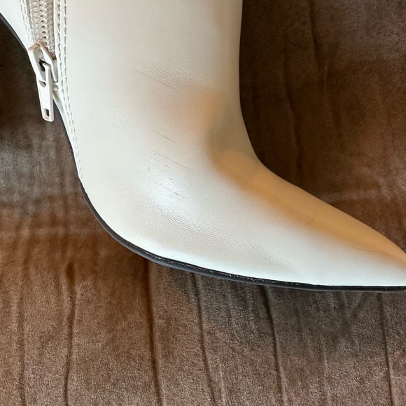 Nine West Torrie Boots, White, Size 9 - Picture 7 of 8